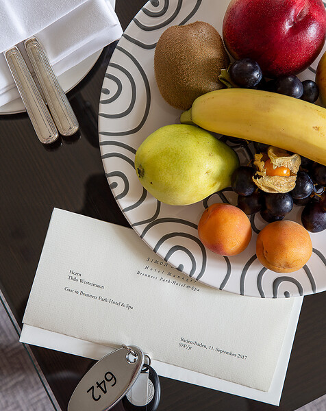 Im Brenners, Baden-Baden 2017, 2017 &ndash; Ed. 3+2; 100 x 79,4 cm; Fotomontage, Pigmentdruck auf Papier, Diasec