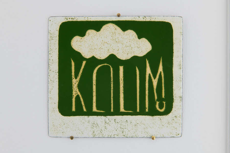 Deviation Sign No 2, 2024 &ndash; 18 x 20 cm; Emailliertes Blech; Foto: Annette Kradisch