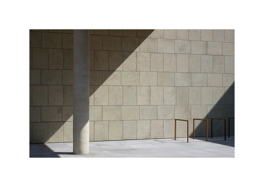 "Schatten 9" (Durchgang), 2016 &ndash; Ed. 5; 70 x 111,5 cm auf 102 x 143,5 cm, Archival Pigment Druck