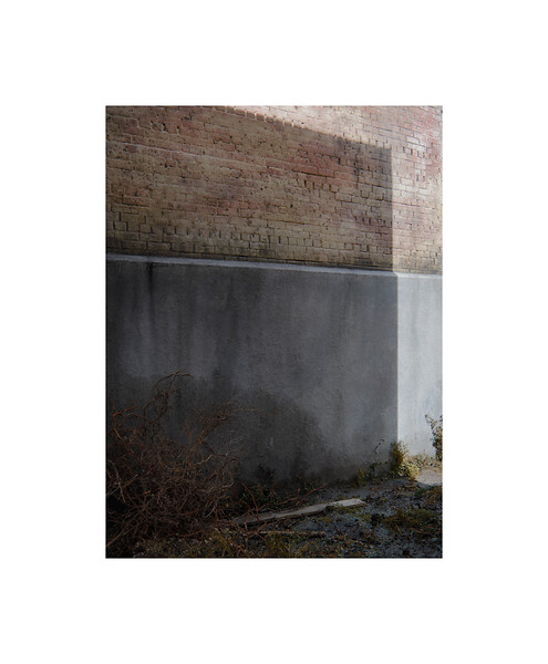 "Schatten 2" (Brandmauer), 2016 &ndash; Ed. 5; 60 x 44,6 cm auf 88 x 72,6 cm; Archival Pigment Druck