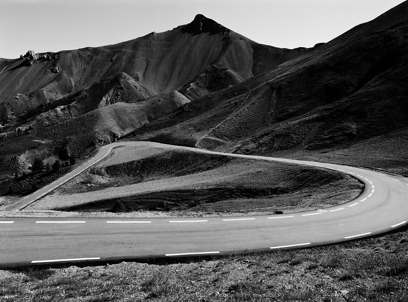 o.T. Col de Izoard  - LAND (Tour de France), 2003 - 2005) &ndash; Auflage: 7 & 3; 60 x 90 cm & 90 x 231,5 cm & 160 x 215 cm