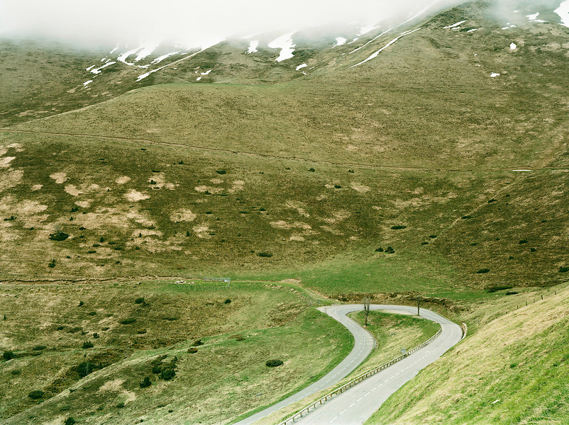 o.T. Col de Peyresourde LAND (Tour de France), 2003 - 2005) &ndash; Auflage: 7 & 3; 60 x 90 cm & 90 x 231,5 cm & 160 x 215 cm