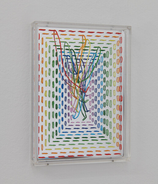 Ohne Titel (für D.), Ed. 10, 2025 &ndash; 20,5 x 15 x 2,5 cm; Acrylglas, Stickgarn; Foto: Annette Kradisch