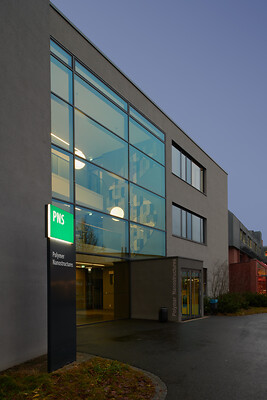 Universität Bayreuth, Forschungsgebäude Polymer and Nanostructures,  „perspective of surface” von Jasmin Schmidt &ndash; Foto: Annette Kradisch