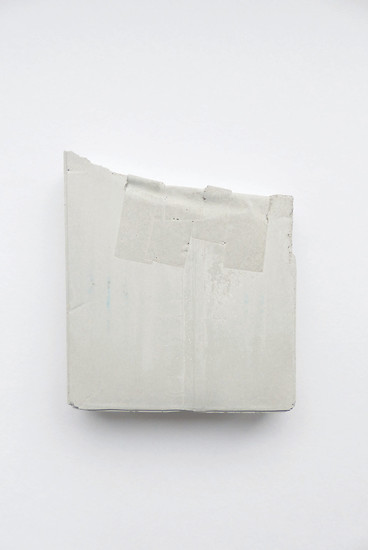 Martina Essig, ohne Titel, 2014/2 /3 &ndash; ca. 10,2 x 9,0 x 1,8 cm; Beton