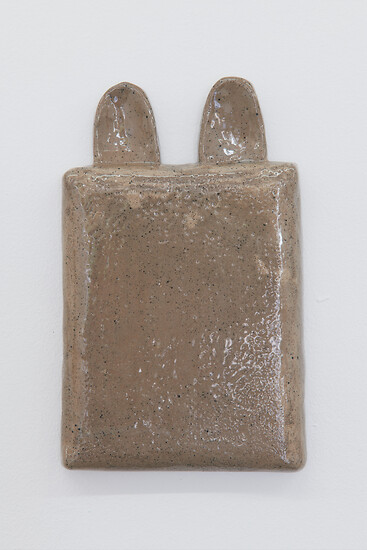 Tomoe Hikita, Karo, 2022 &ndash; 32 cm x 21 cm, Keramik, Foto: Annette Kradisch