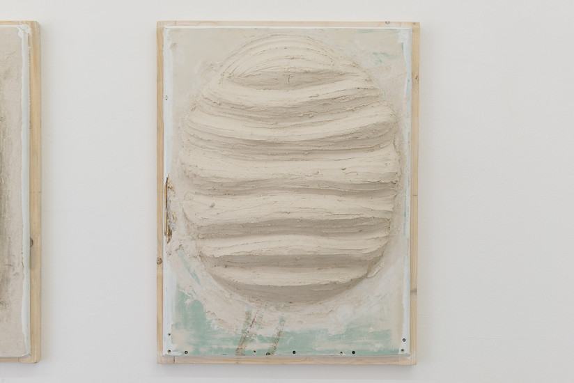Ohne Titel, 2019 &ndash; 83 x 63,5 cm;
Putz auf Gipskarton und Holz; Foto Annette Kradisch