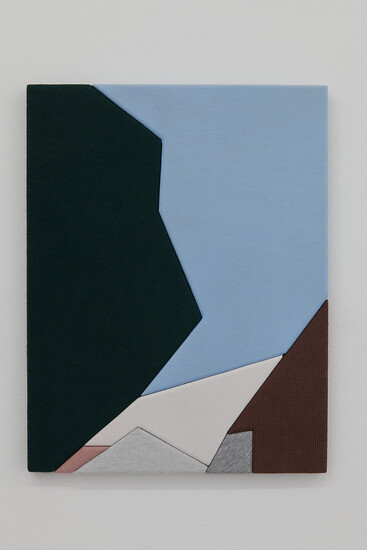 Splitter #2 (4-teilig), 2021 (Part 3) &ndash; à 48 x 38 cm; Stoffe ausrangierter Kleidungsstücke auf Holzplatten; Foto: Annette Kradisch