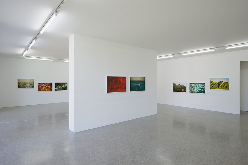 Ausstellungsansicht „Burning Heart” &ndash; Foto: Annette Kradisch