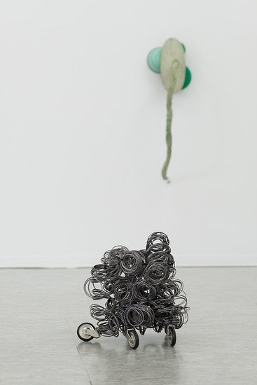 Lockenroller, 2019 &ndash; 30 x 28 x 28 cm; Stahl, Gummi; Foto: Annette Kradisch