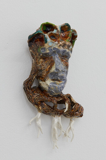 Markus Putze, Wurzelkräfte, 2023 &ndash; 26x17x8 cm; Keramik; Foto: Annette Kradisch