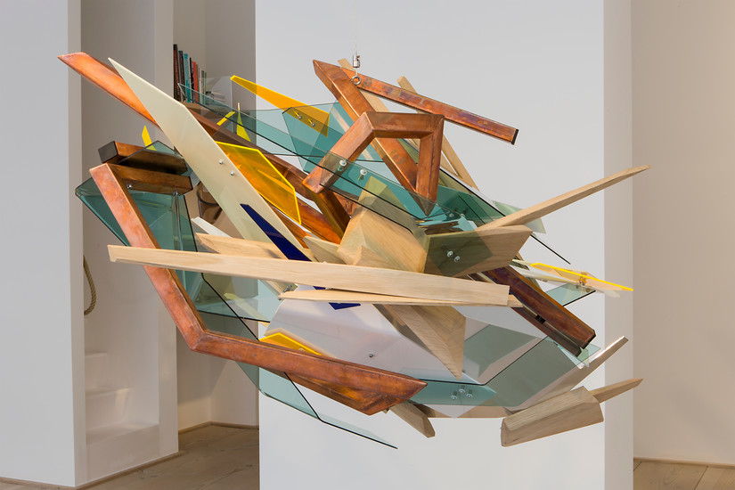 Sebastian  Kuhn, "Copperspiralstrangelet", 2017 &ndash; ca. H 90 x B 100 x T 140 cm (hängend); Stahl verkupfert, Aluminium, Acrylglas, Eichenholz, Edelstahlseil, Schrauben