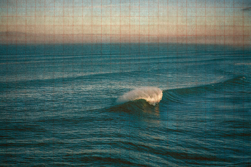 Stragglers are Welcome (Atlantik, Portugal), 2017/2020 &ndash; aus Burning Heart, 19-teilige Werkserie, 2020
58 x 87 cm, Archival Pigment Print auf Rice Papier, Auflage: 3 + 2 AP, Courtesy Oechsner Galerie