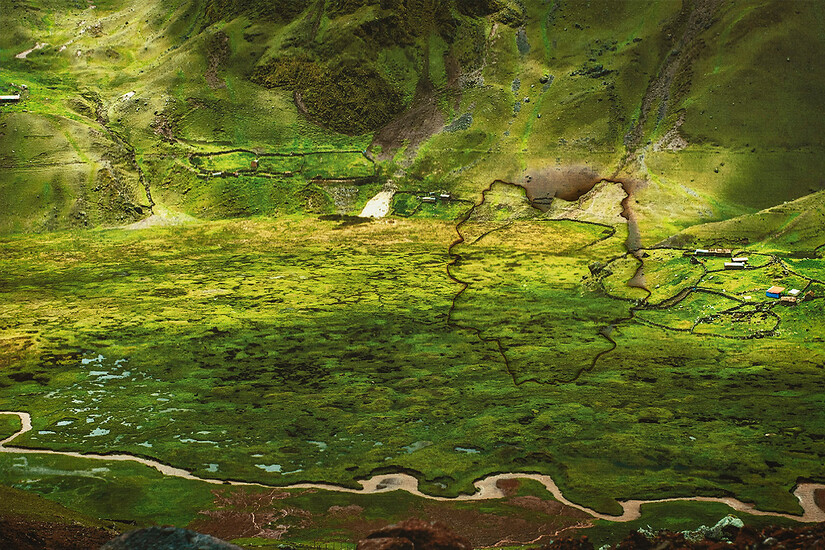 Ring of Fire (Vinicunca, Anden, Peru), 2020 &ndash; aus Burning Heart, 19-teilige Werkserie, 2020
58 x 87 cm, Archival Pigment Print auf Rice Papier, Auflage: 3 + 2 AP, Courtesy Oechsner Galerie