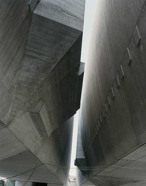 Sion Brücke (Schweiz) aus der Serie „Strata“, 2012 &ndash; Ed. 5+1, 162,5 x 128 cm, Light Jet Print auf Aludibond kaschiert, gerahmt