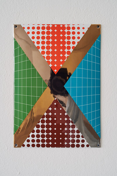 E 15 - (Ed. 15), 2025 &ndash; 24 x 17 cm; Emaille; Foto: Annette Kradisch