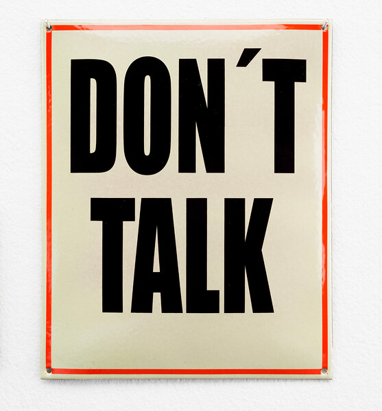 Emaille Nr. 10  - DON’T TALK - 2018 &ndash; Ed. 12; 26,5 x 21,5 cm; Emaille