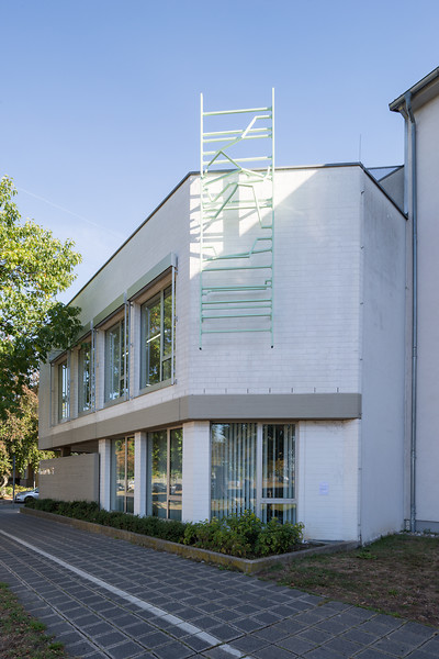 CROSSING THE RUBICON, 2018 &ndash; 5,70 x 1,80 x 0,70 ; Stahl geschweißt, feuerverzinkt u. einbrandlackiert, Schrauben; Foto: Annette Kradisch